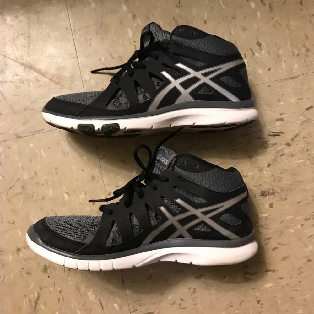 Gently used Women’s ASICS sz 5